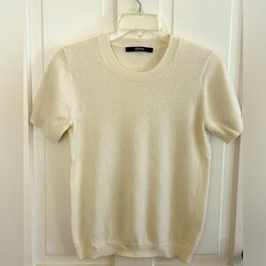 Quince T-Shirt Cashmere ivory sweater.